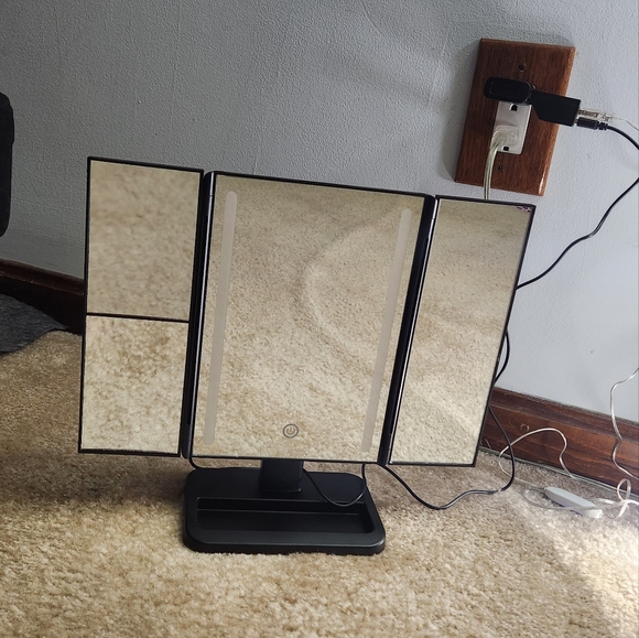 Light Up Vanity Mirror - Picture 6 of 6